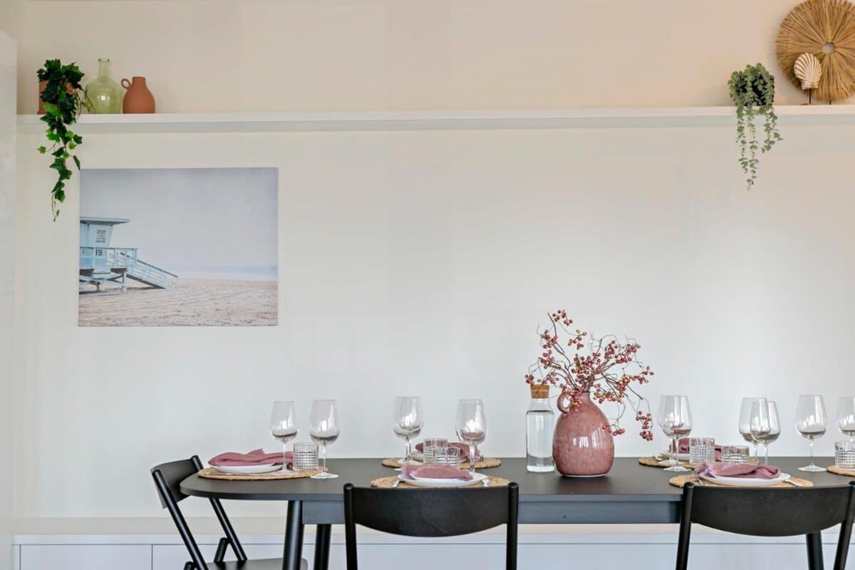 Huswell - Stylishly Refurbished Apartment With Sea View Ostend Exterior photo