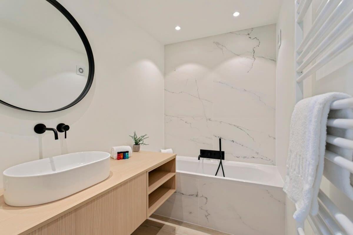 Huswell - Stylishly Refurbished Apartment With Sea View Ostend Exterior photo
