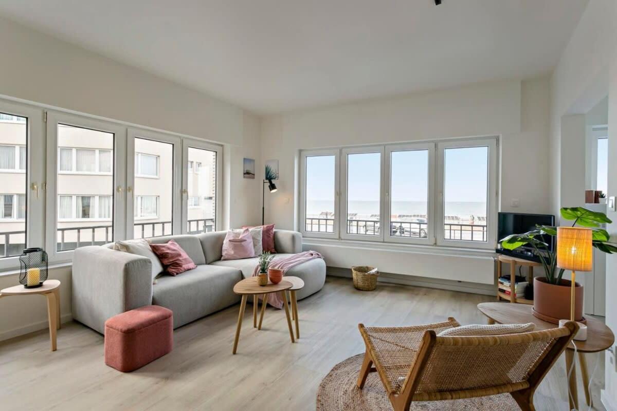 Huswell - Stylishly Refurbished Apartment With Sea View Ostend Exterior photo