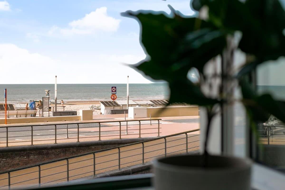 Huswell - Stylishly Refurbished Apartment With Sea View Ostend Exterior photo