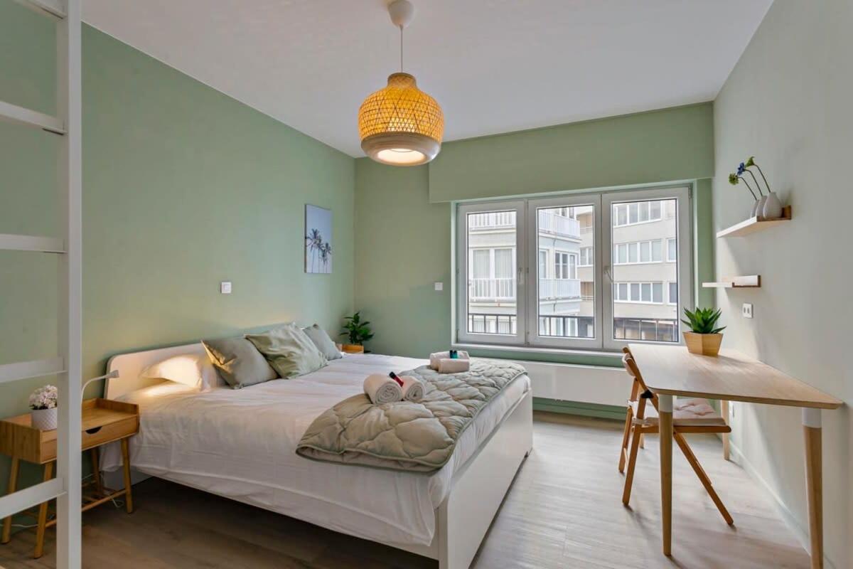 Huswell - Stylishly Refurbished Apartment With Sea View Ostend Exterior photo