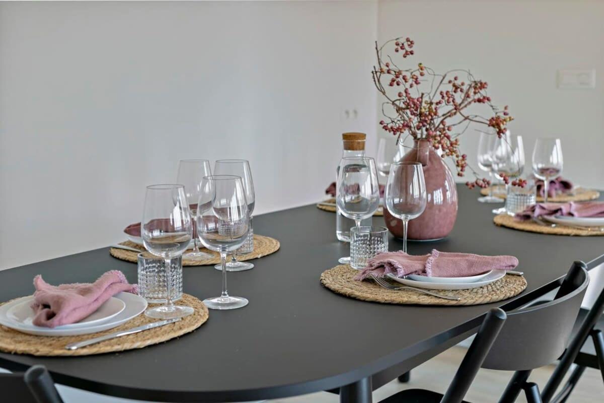 Huswell - Stylishly Refurbished Apartment With Sea View Ostend Exterior photo