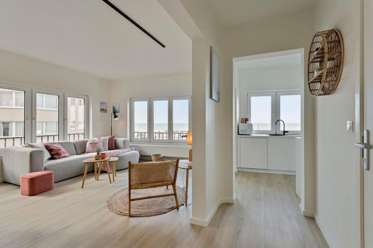 Huswell - Stylishly Refurbished Apartment With Sea View Ostend Exterior photo