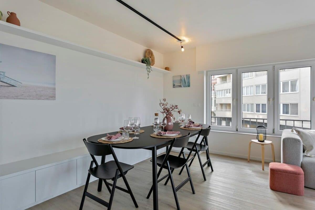 Huswell - Stylishly Refurbished Apartment With Sea View Ostend Exterior photo