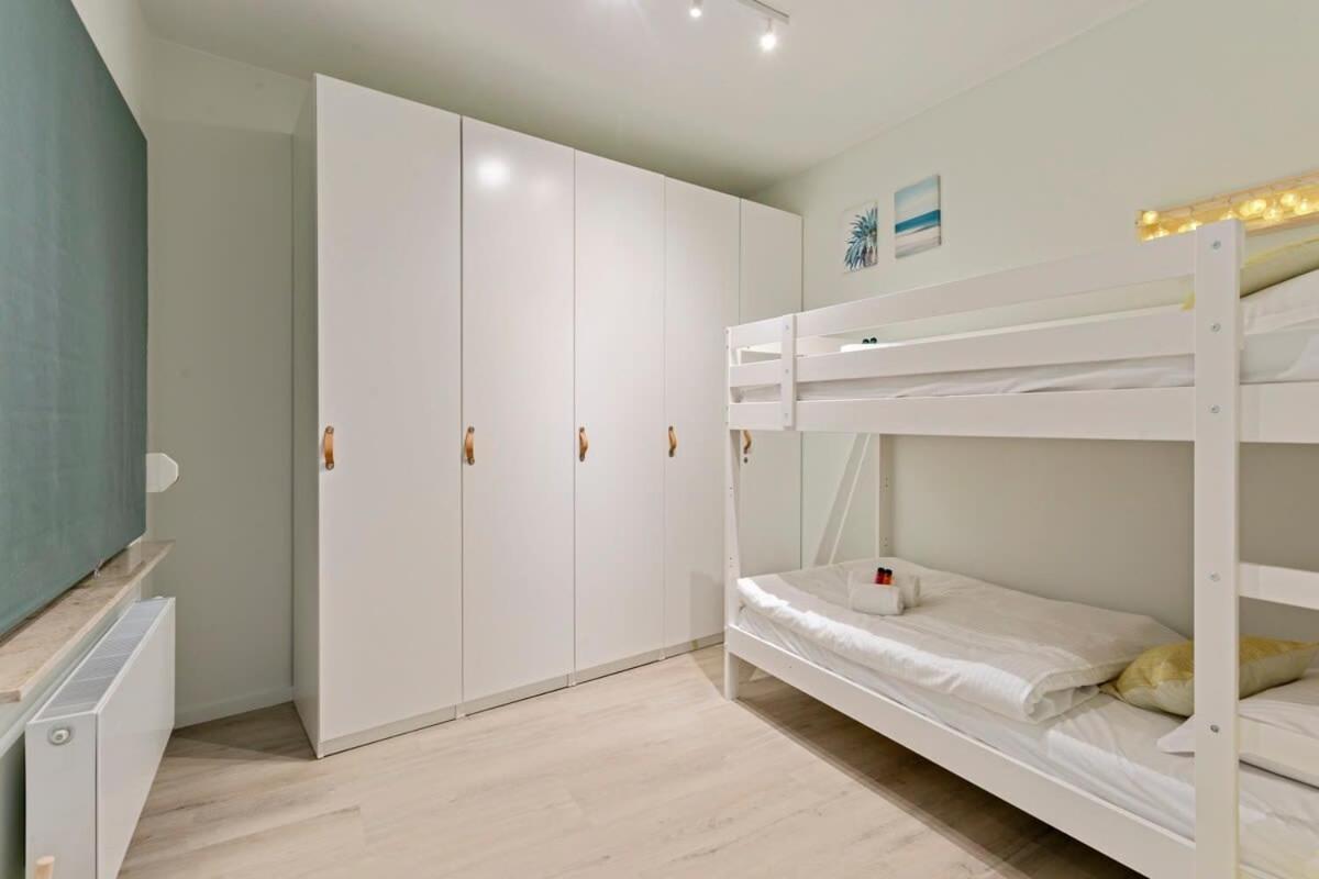 Huswell - Stylishly Refurbished Apartment With Sea View Ostend Exterior photo